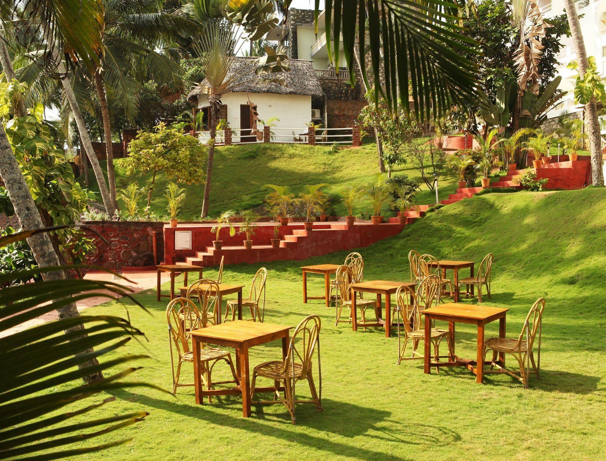 Soma Palmshore Hotel Kovalam Restaurant photo